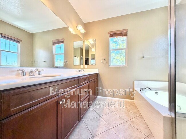 Building Photo - 28853 Sarasota Way