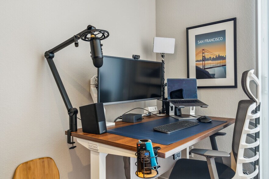 Building Photo - 2000 Post St