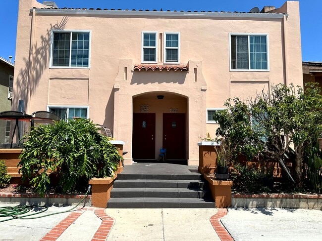 Building Photo - 1536 4th Ave