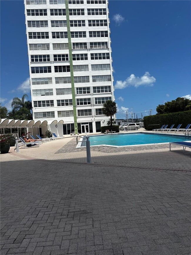 Building Photo - 2100 Sans Souci Blvd