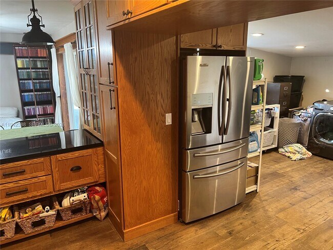 Building Photo - 8801 SW 42nd St