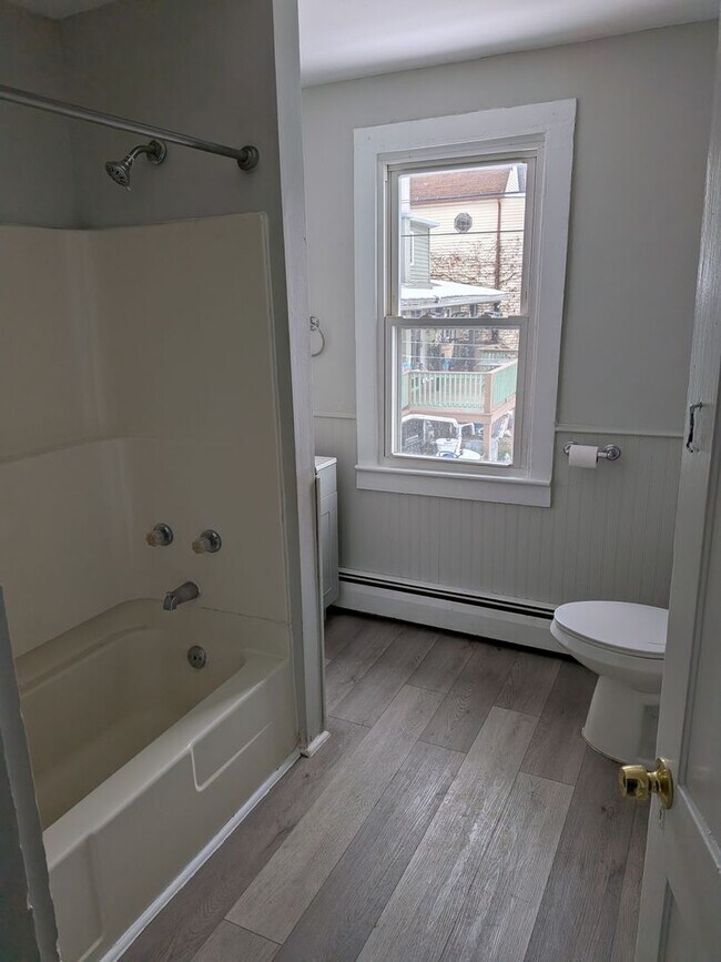 Building Photo - 921-923-923 Lonergan Pl