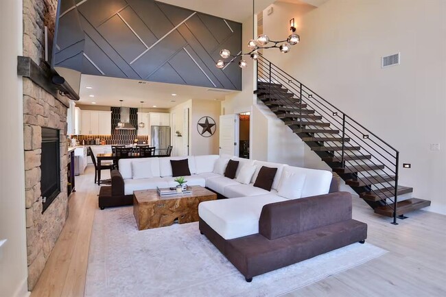 Building Photo - 2203 Thornton Rd