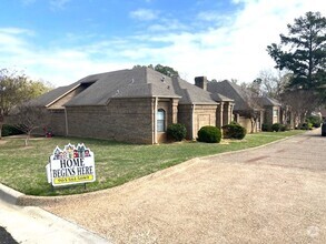 Building Photo - Garden Home 2000 sq ft