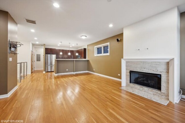 Building Photo - 685 N Peoria St