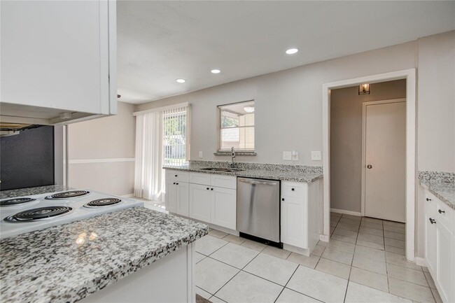 Building Photo - 25534 Pepper Ridge Ln