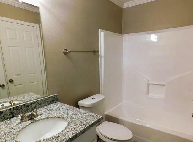 Building Photo - 155 Varsity Dr
