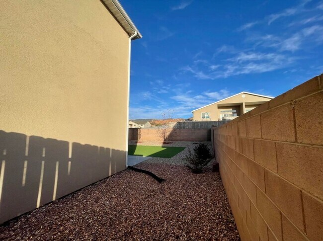 Building Photo - 873 S 110 W