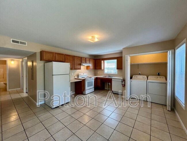 Building Photo - 8 Zell Ln