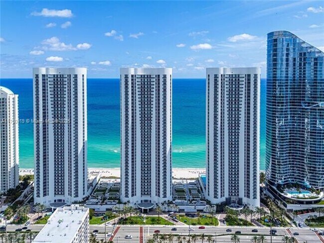 Building Photo - 16001 Collins Ave