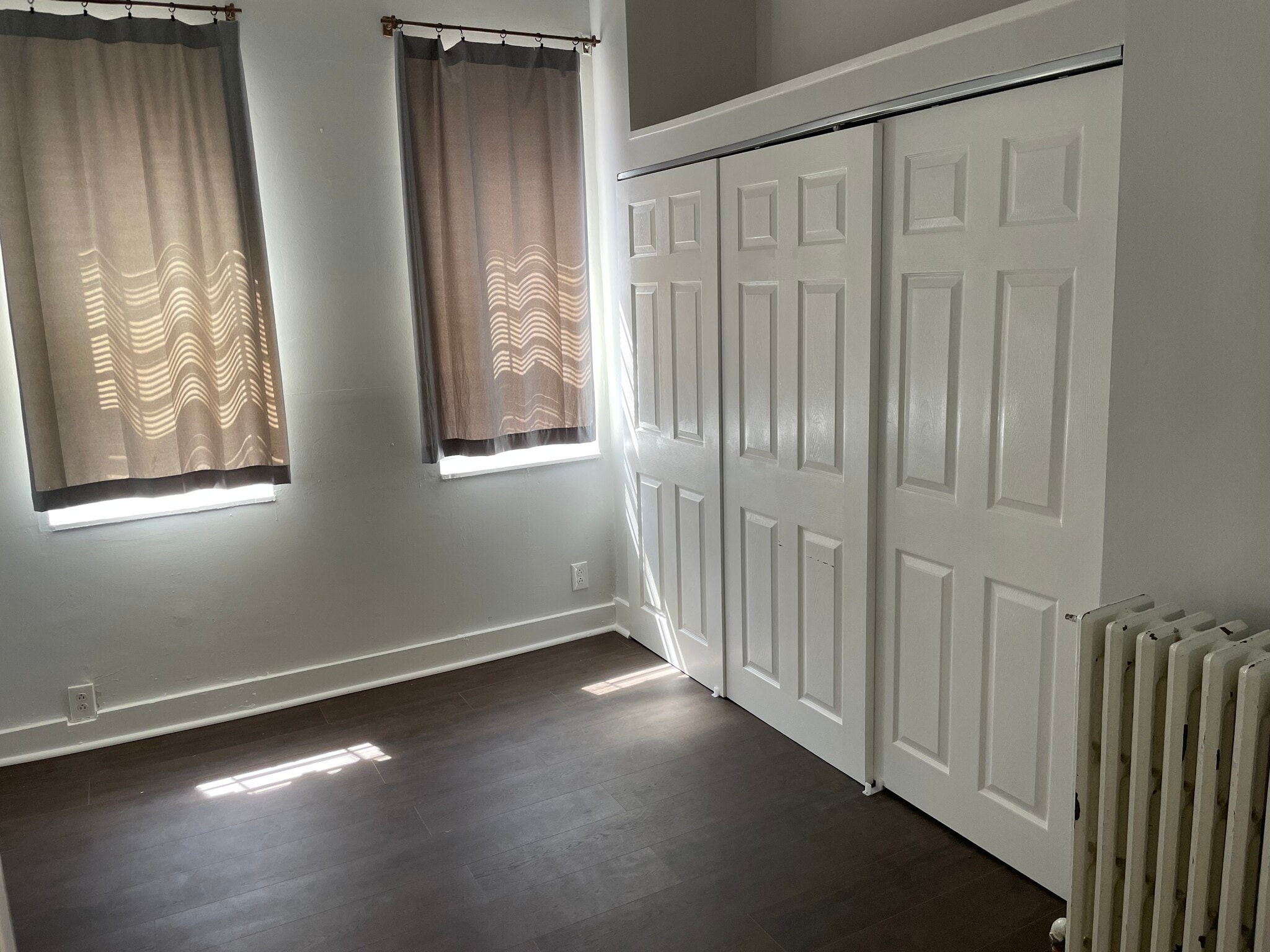 bedroom walk-in closet - 1233 Christian St