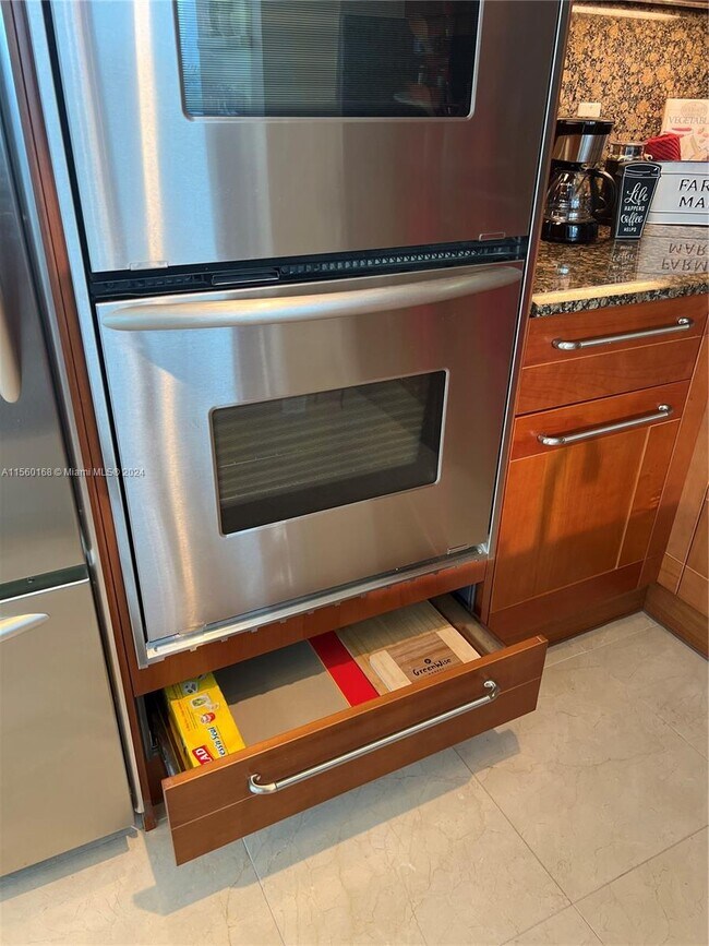 Building Photo - 333 Las Olas Way