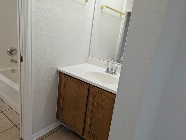 Building Photo - Charming 2BR Condo in Aurora