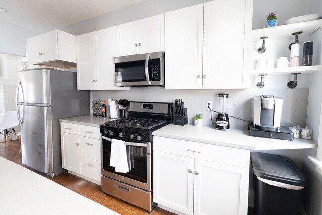 Building Photo - 1501 E 105th St