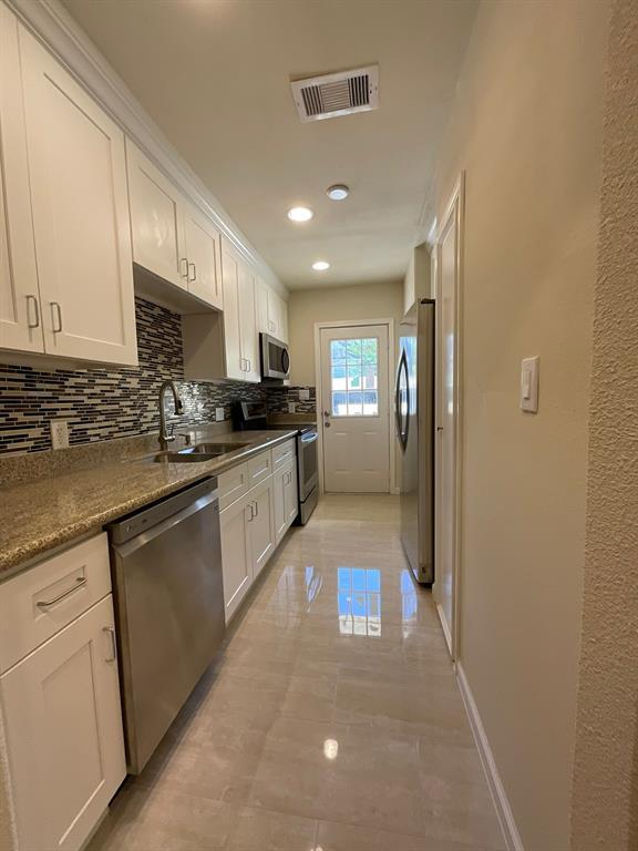 Building Photo - 2511 Shakespeare St