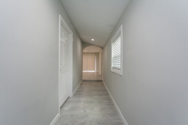 Building Photo - 4411 Knotty Oaks Trail
