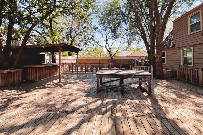 Building Photo - 3002 21st St