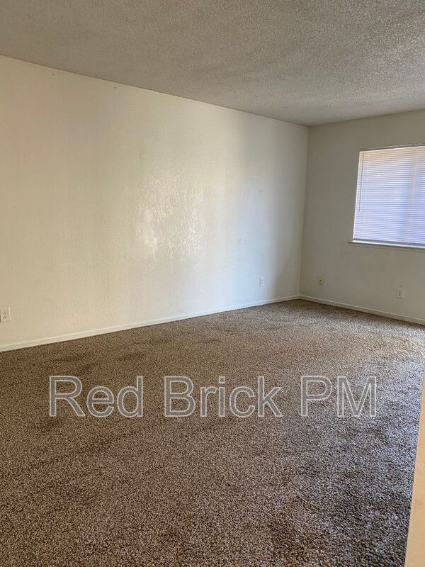 Building Photo - 133 Kings Ave