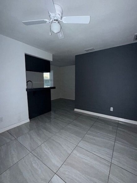 Building Photo - 500 N Broadway St