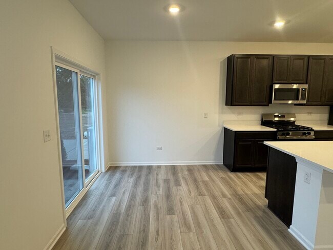 Building Photo - 14849 S Hillside Dr