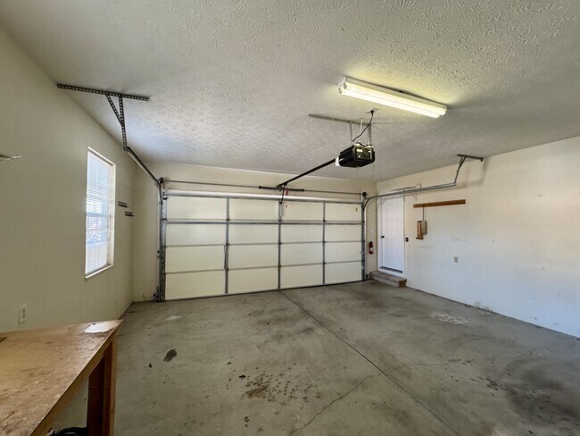 Building Photo - 174 Depew Dr