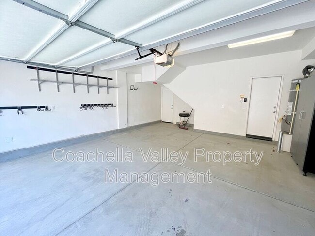 Building Photo - 532 Calle Vibrante