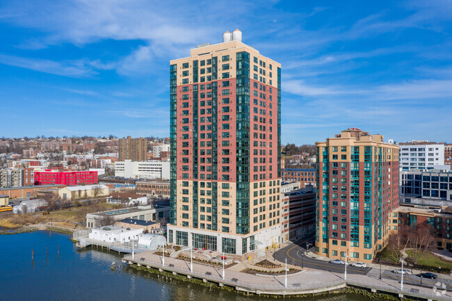 Building Photo - River Club at Hudson Park