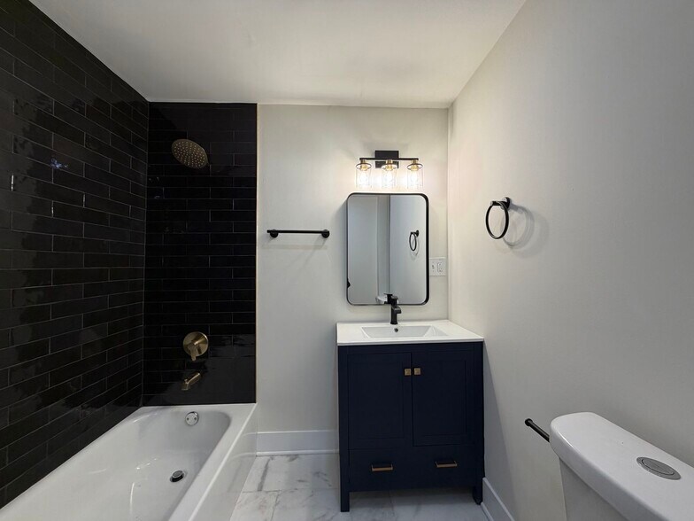 Building Photo - 1324 W Ohio St