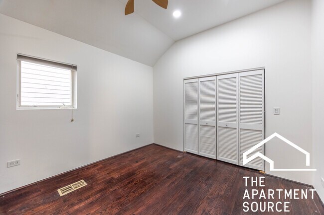Building Photo - 913 N Honore St