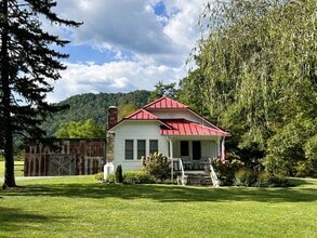 Building Photo - Vintage Charm. Timeless Vibe. Modern Comfort.