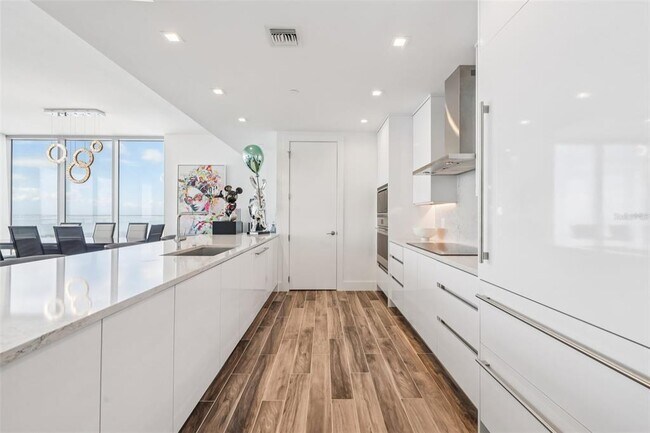 Building Photo - 5120 Marina Wy