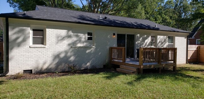 Building Photo - Remodeled 3 bedroom, 2 bath home