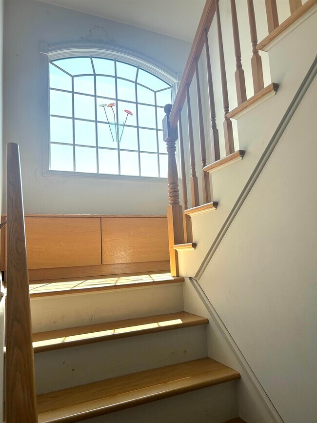 Building Photo - 302 Grand Ridge Dr