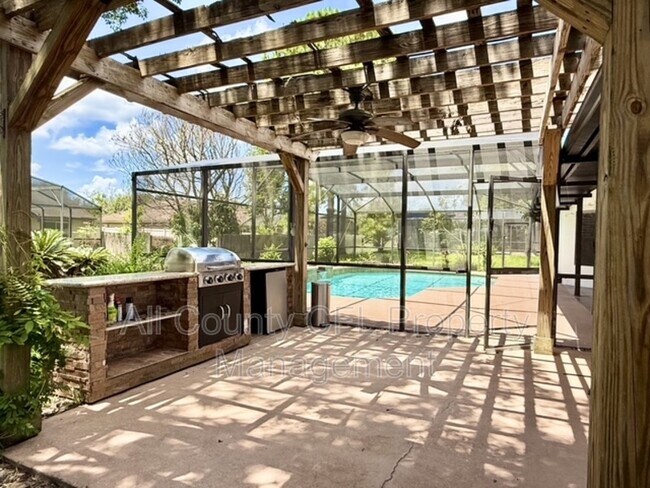 Building Photo - 553 Walnut Grove Pl