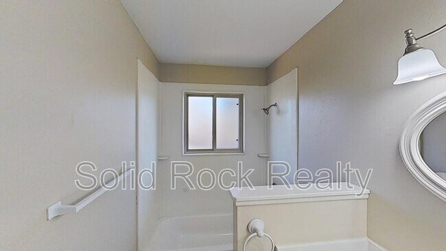 Building Photo - 6505 Wicklow Cir E