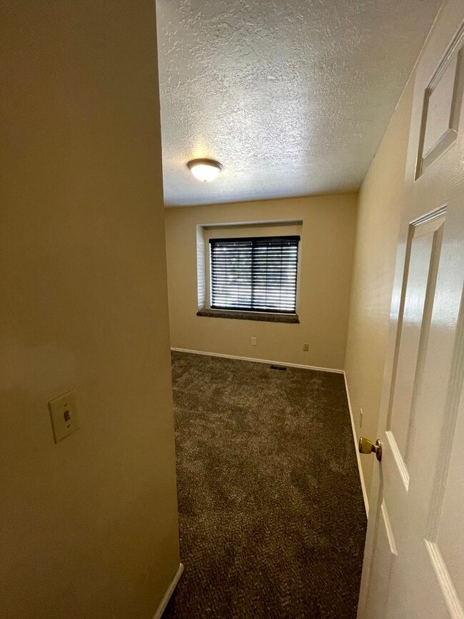 Building Photo - Great 4 Bed/3 Bath home in Layton