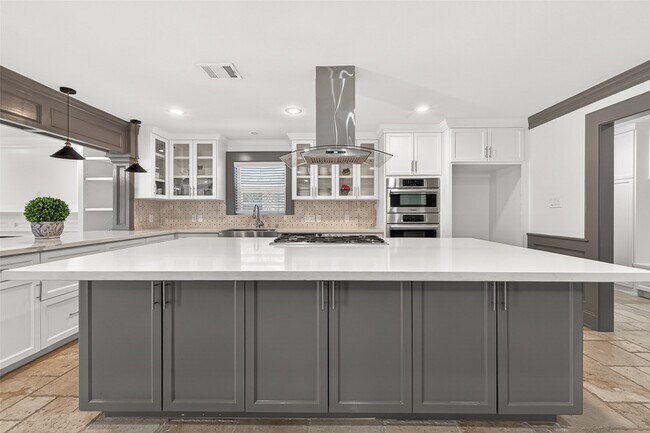 Building Photo - 10054 Cedardale Dr