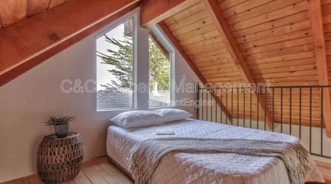 Building Photo - 1420 Munras Ave