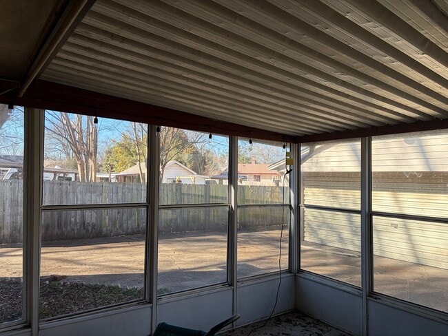 Building Photo - 5024 Clear Creek Dr