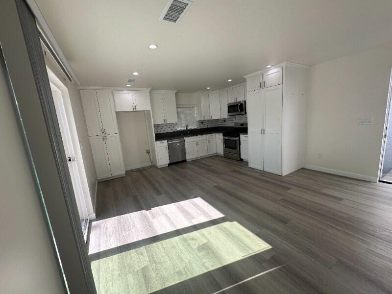 Building Photo - 2110 Gaviota Ave