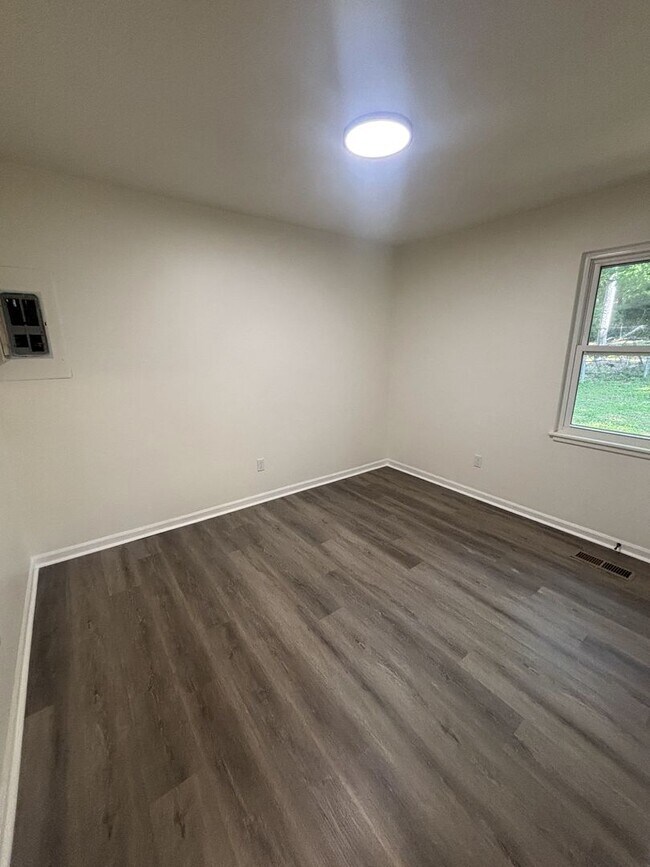 Building Photo - Fully Remodeled 3 Bed 2 bath