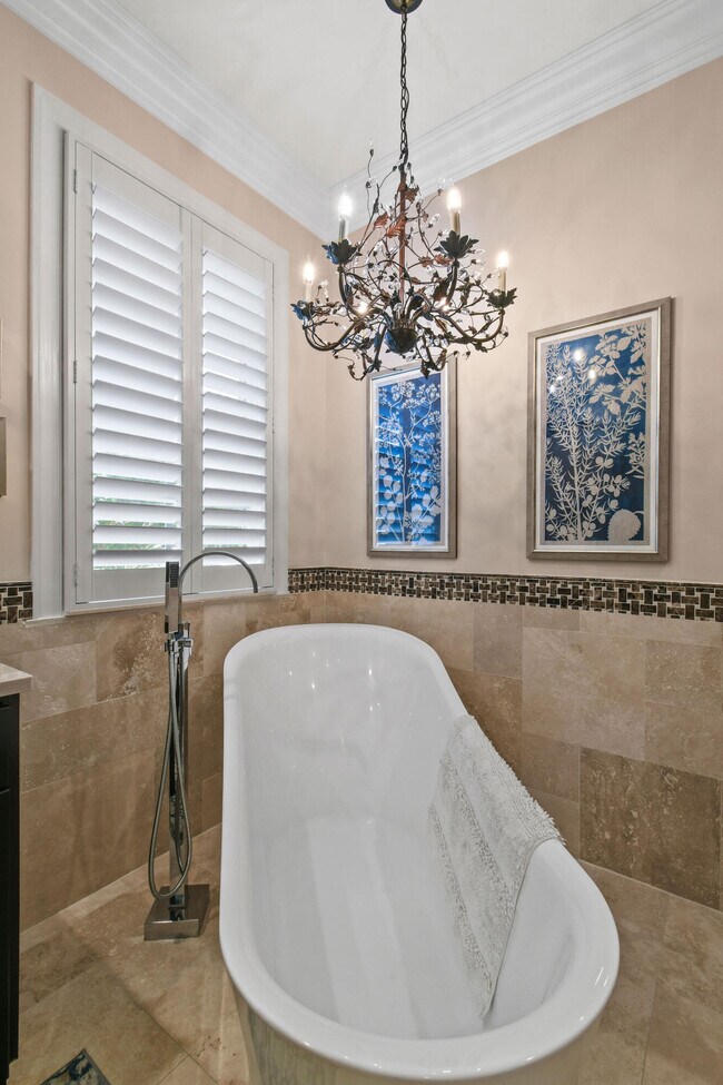 Building Photo - 167 Arklow Ave