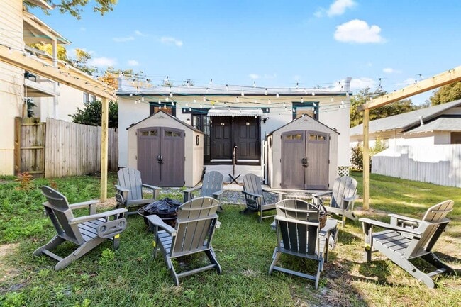 Building Photo - 713 1/2 Johnson Ave