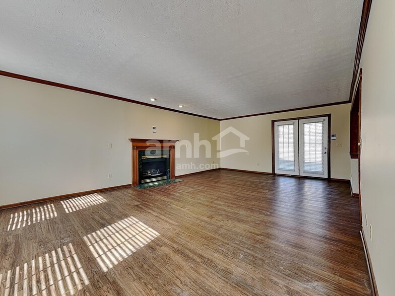 Building Photo - 6471 Willow Bend Dr