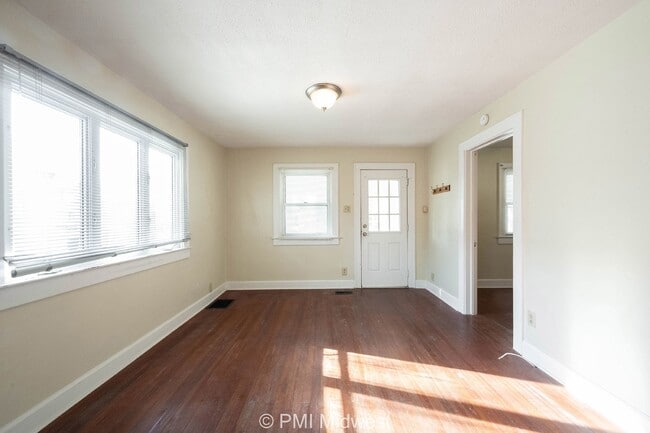 Building Photo - "Charming 2-Bed Home with Gleaming Hardwoo...