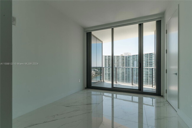 Building Photo - 15701 Collins Ave