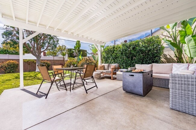 Building Photo - South of Conant 3 Bedroom, 1 Bath Home on over 5000 Square Feet, an entertainers dream!