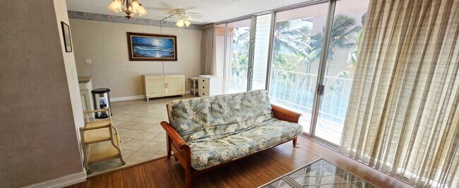 Building Photo - 2115 Ala Wai Blvd