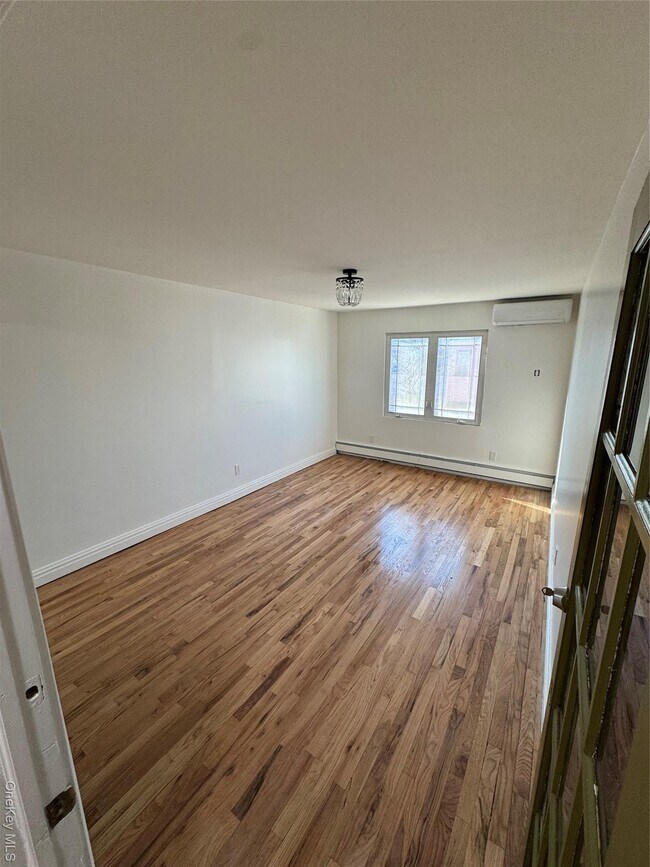 Building Photo - 103-14 169th St