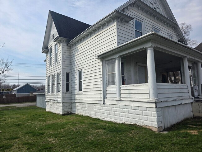 Building Photo - 536 E Center St